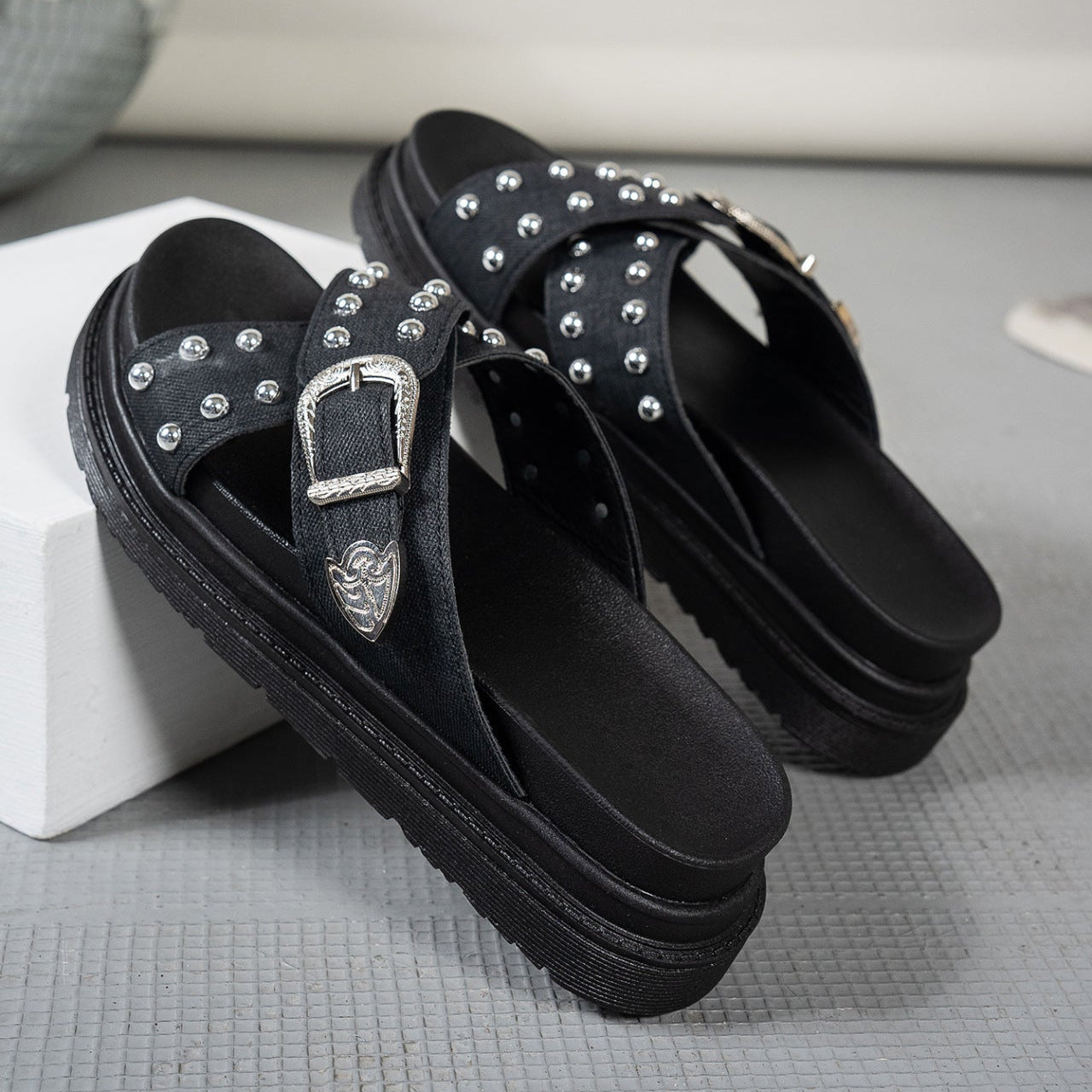 Cindy Buckle Sandals