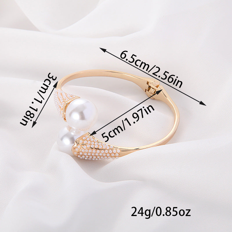 Aura Pearl Bangle